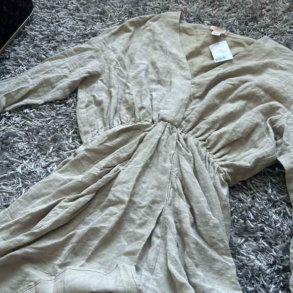 H&M Dresses & Skirts - NWT H&M Creme LS Linen Like Material Size Large